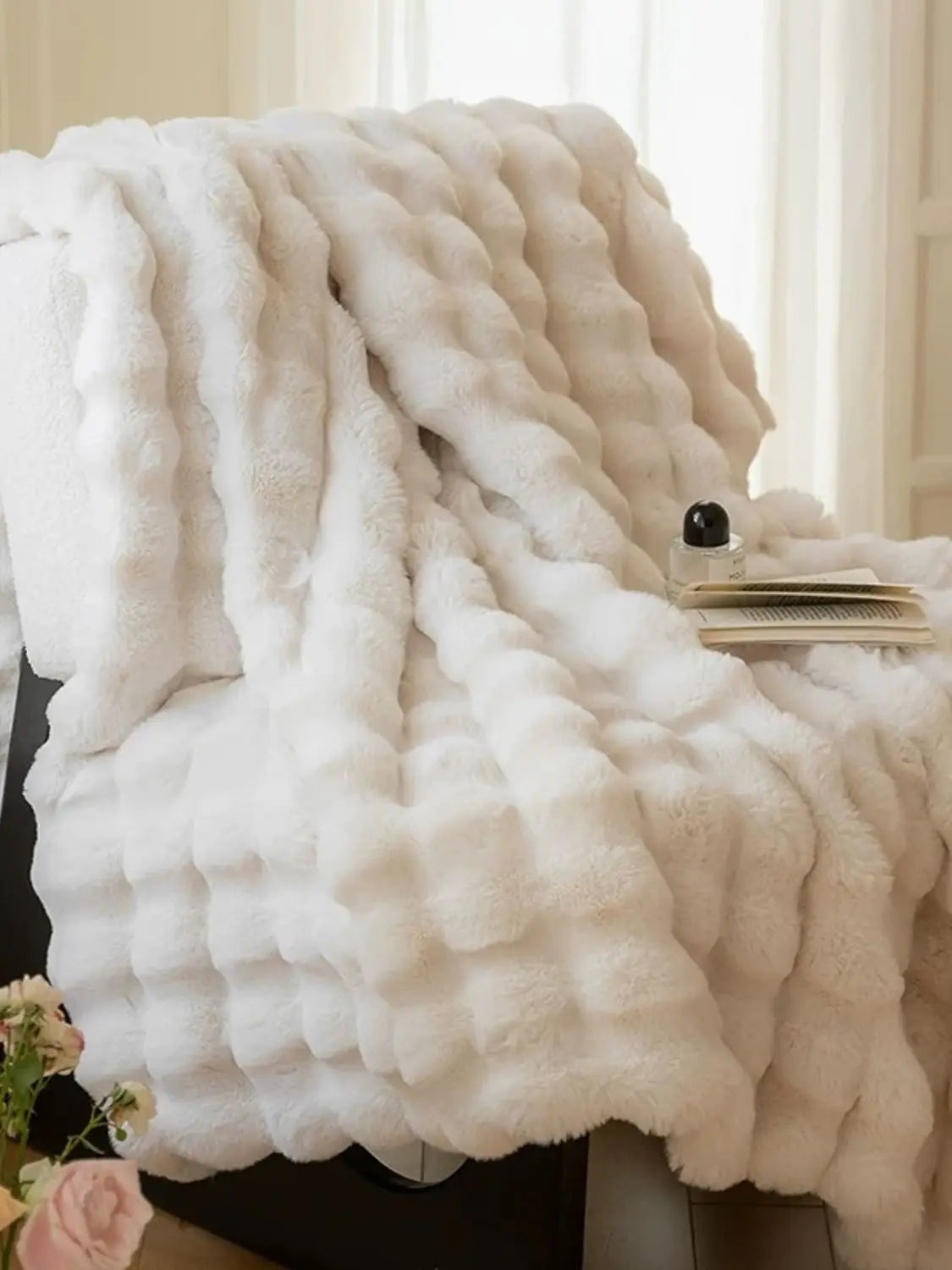 "Cozy Bubble Fleece Blanket – Luxurious Faux Fur Throw for Couch, Fluffy Decorative Blanket for Bed and Winter, Perfect Gift for Mother's Day" - LuxeHome Furniture