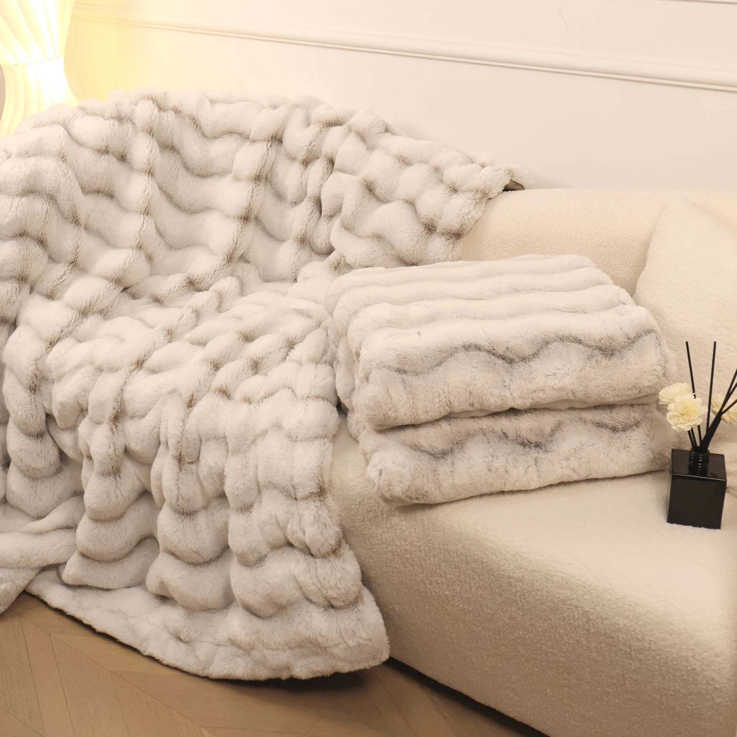 "Plush Faux Rabbit Fur Bubble Blanket – Cozy Fuzzy Throw for Couch, Sofa & Bedroom (2 Sizes)" - LuxeHome Furniture